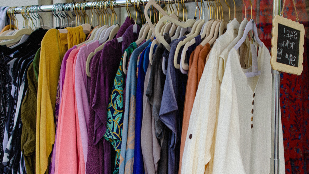 Lot De 25 Vêtements Femme En Destockage Friperie - Multicolore, Tailles Variées, Très Bon état