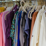 Est-ce que les vêtements achetés en friperie en ligne pour femmes sont tendance ?